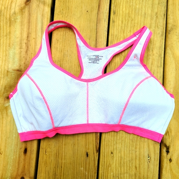 White and pink sports bra! 💗